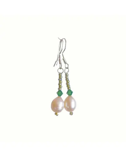 Small pearl earring with swarovski